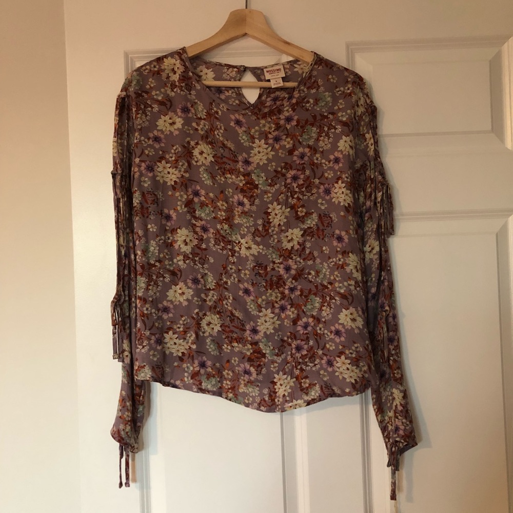 NWT Long Sleeve Floral Shirt with Tied sleeves